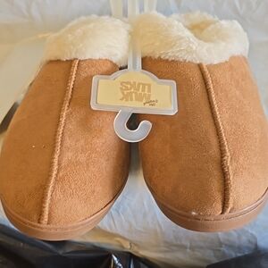 Muk Luks Tan and White Cozy Slippers Size 11-12